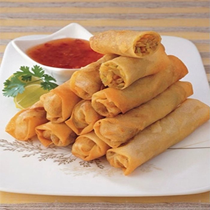 Spring rolls with dipping sauce